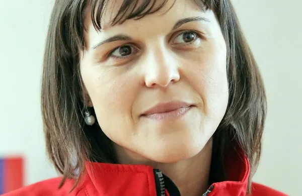 Petra Kokoravec: “Prostorska težava je velika,  zato 
smo že poskusili z izvajanjem turnusnega dela, 
torej dopoldne in popoldne, kar pa ni idealno,  saj 
se v ambulanti  izmenjujejo zdravniki in pacienti.” 