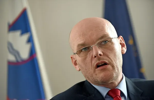 Minister Goran Klemenčič kljub številnim kritikam  ne odstopa od svojih rešitev. 