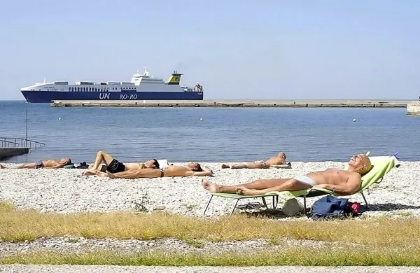 V dokumentarcu Poslednja plaža imajo glavno vlogo njeni 
redni obiskovalci.