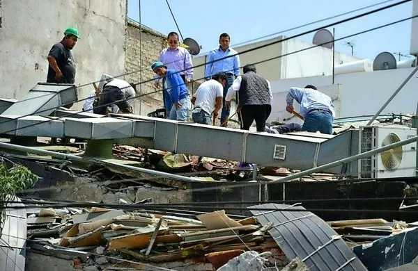 V Mehiki  še naprej iščejo morebitne preživele po torkovem 
potresu z magnitudo 7,1.
