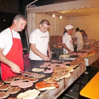 Pečeno meso bodisi po balkansko, južnoameriško ali kako drugače ostaja 
magnet goriških Okusov na meji.