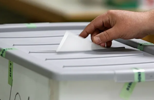Odprla so se voli&scaron;ča za referendumsko glasovanje