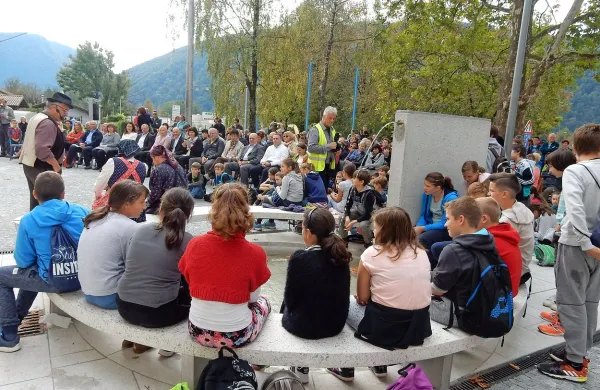 Voda prina&scaron;a in odna&scaron;a