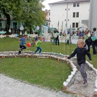 Voda prina&scaron;a in odna&scaron;a