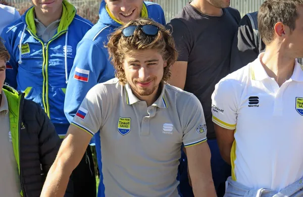 Slovak Peter Sagan je na svetovnem prvenstvu v cestni dirki 
v Bergnu ubranil mavrično majico in postal prvi kolesar, ki je 
osvojil tri zlata odličja na SP po vrsti.