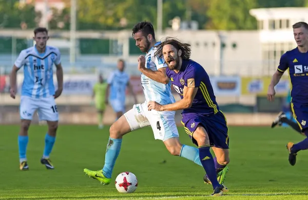Marko Šuler (v ospredju) zaradi poškodbe, ki jo je staknil v Novi Gorici, ne bo igral v  Sevilli.