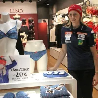 Takole je Ana Bucik v Liscini trgovini v ljubljanskem Cityparku 
predstavljala  novo kolekcijo. 	