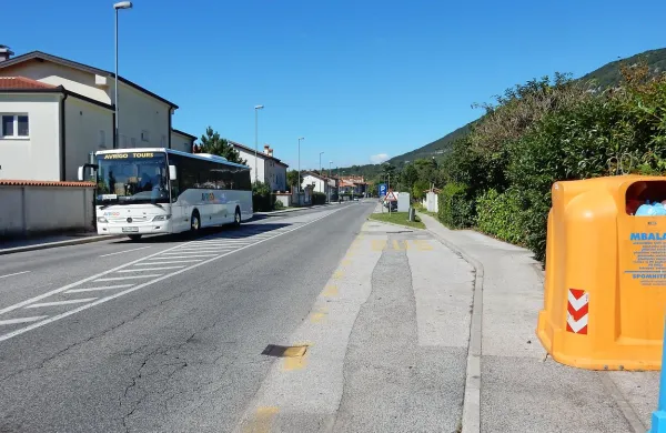 Kljub številnim prošnjam Solkancev mestni avtobusi na 
postajališču na Vojkovi cesti ne ustavljajo.  Na občini obljubljajo, da bodo do konca leta ljudi uslišali. 