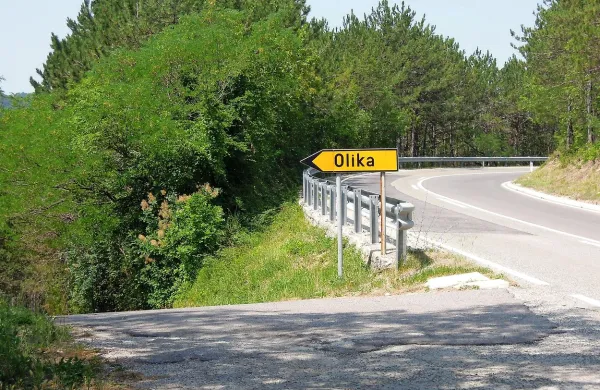 27 vaščanov Dolenjščine, skupine zaselkov pod Sočergo, 
kamor sodi tudi Olika, si že 14 let želi gradnjo vodovoda. 