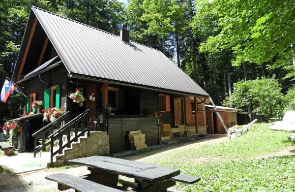 Iztokova koča pod Golaki
