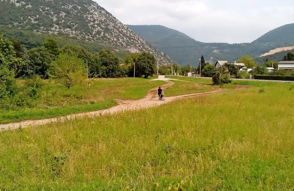 Kaj se bo lahko gradilo na travniku, je odvisno predvsem od 
mestnih svetnikov, ki bodo spremembe OPN potrjevali že 
danes popoldne. 