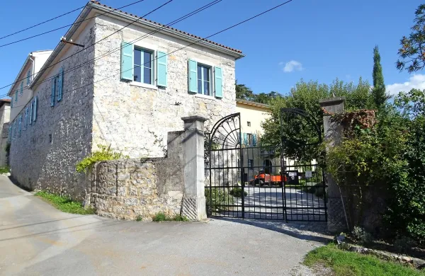 Domačija Maksa Fabianija za zdaj ni dobila svojega odloka o 
zaščiti. 