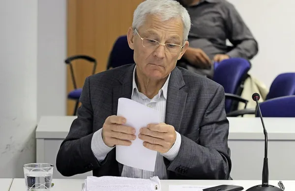 Bo minister za kulturo Tone Peršak upošteval številne pripombe na opravljeno delo?