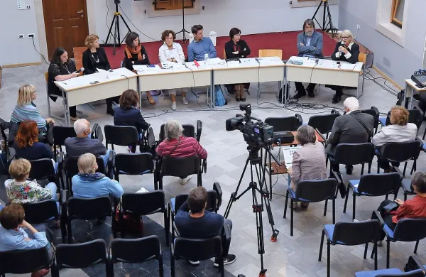 Če imamo težave z varovanjem dediščine, to marsikaj pove o 
naši skupnosti, so ugotavljali udeleženci okrogle mize Mala 
loža - veliko bogastvo. 