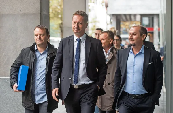 Koprski župan Boris Popovič je 25. spetembra na Državno 
volilno komisijo vložil podpise podpore za kandidaturo za 
predsednika republike.


