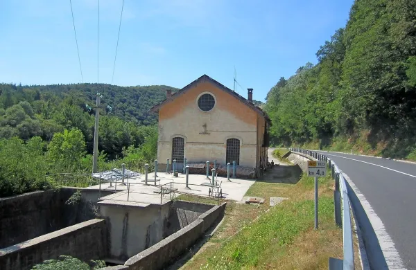 

Vaščani Famelj in občinska svetnica Mirjam Frankovič Franetič so predlagali, da se v letošnji divaški proračun vnese 
postavko v višini 30.000 evrov za rekonstrukcijo strehe in ureditev najnujnejših del v notranjosti vodarne Draga v 
Gornjih Vremah, a te pobude občinska uprava ni sprejela, ker stavba  ni v lasti občine, ampak Slovenskih železnic.

