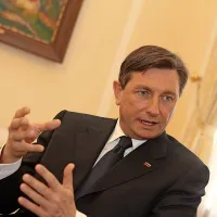 Aktualni predsednik republike Borut Pahor povečuje svojo 
prednost pred zasledovalci, kaže javnomnenjska raziskava 
družbe Valicon.