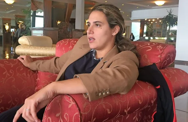 Nikki Usher je Slovenijo obiskala na pobudo ameriškega 
veleposlaništva v Sloveniji.