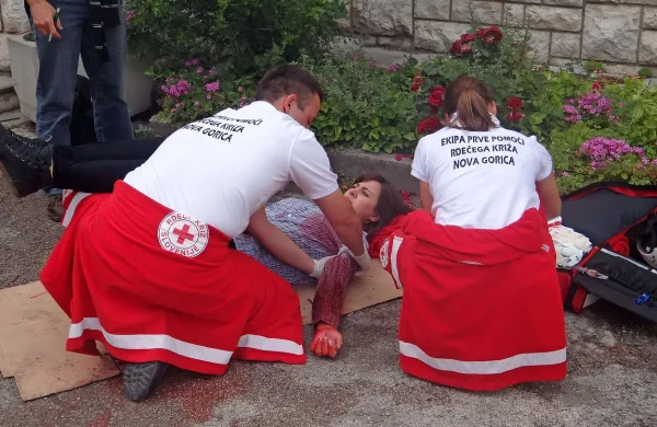 Najboljša ekipa prve pomoči na državni ravni bo pridobila tudi pravico sodelovanja na 
evropskem preverjanju usposobljenosti.