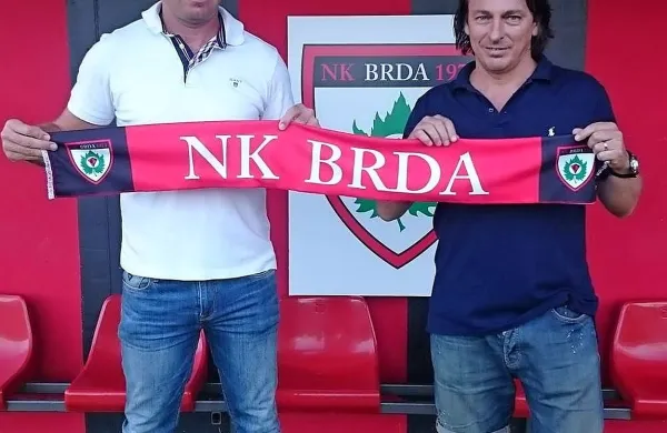 Predsednik NK Brda Marjan Simčič (desno) je lani s Tončijem 
Žlogarjem uspešno izpeljal drugoligaško zgodbo. Kako bo 
letos?