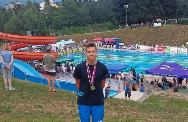 Klemen Zavrtanik je na DP na Ravnah na Koroškem osvojil tri 
odličja. 