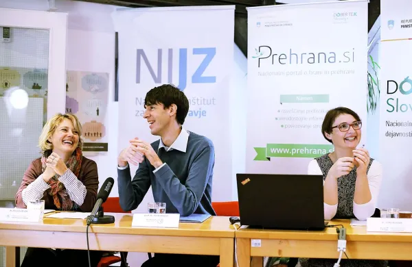 Cilj portala prehrana.si je, da bi ljudje sprejeli in uporabljali 
živila z ugodno prehransko sestavo, so povedali (z leve) 
Marjeta Recek, Igor Pavst in  Urška Blaznik. 