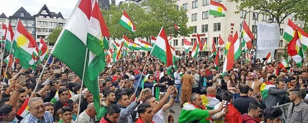 Iraški Kurdi so se plebiscitarno izrekli za svojo državo, a bo 
do nje še dolga pot.