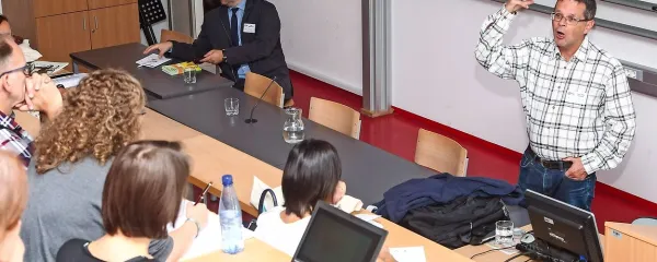 Po prihodu v drugo kulturno okolje se lahko spremeni  način, 
kako  izražamo čustva, pravi Jean-Marc Dewaele.