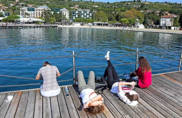 Minuli mesec so nekateri v Istri izkoristili vsak sončen dan, saj 
je bilo le 167 ur sonca, 56  manj od dolgoletnega povprečja.   