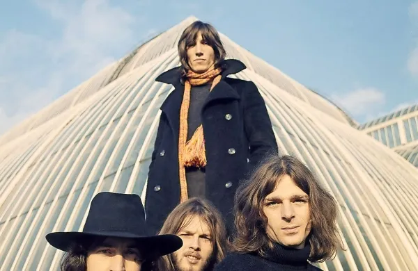 Waters (zgoraj) je zaslovel kot besedilopisec in basist skupine 
Pink Floyd. 