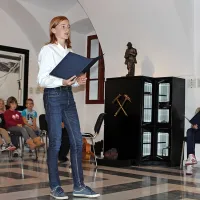  Žakljeve pesmi so pred polno dvorano interpretirali idrijski 
osnovnošolci. 