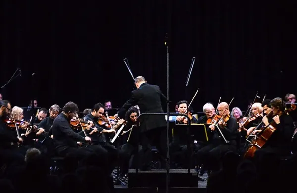 Simfonični orkester   opernega gledališča Giuseppe Verdi iz Trsta je navdušil v nabito polni  dvorani sv. Frančiška. 