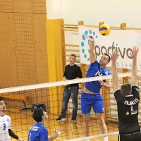Salonitov Dalibor Tomić je takole dobil dvoboj z blokerjem 
Gen-I Volleyja Danijelom Filiputtijem.