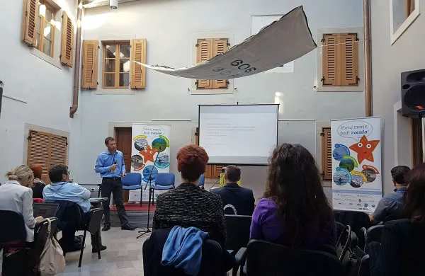  O pomanjkanju usposobljenih pomorščakov so se pogovarjali na nedavnem posvetu Povezovanje ladij, pristanišč in 
ljudi v Kopru.
