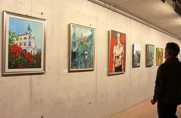 Nagrajena platna si je  v podzemni galeriji sv. Barbare mogoče ogledati še do sobote. 