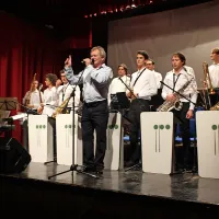 Plesni orkester Idrija je po 40 letih spet navdušil z  Julijanom Vidmarjem. 