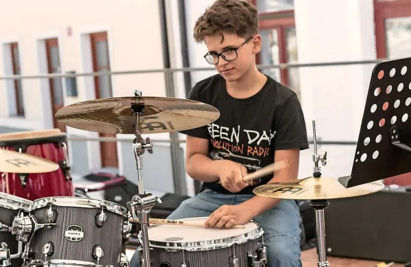 Tolkalec Radoš Bone ima rad jazz, punk, rock ... 