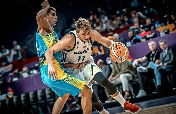 Luka Dončić  (z žogo) se bo tudi z Realom poskušal povzpeti 
tudi na evropski klubski prestol. 