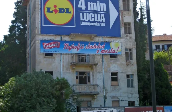 Vila Virginia, ki je sprejemala goste še pred prvo svetovno 
vojno, bo kmalu padla pod bagerji. 