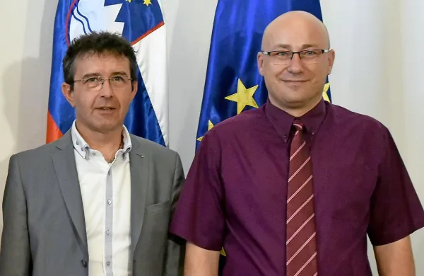 Minister Boris Koprivnikar in pravnomočno odpuščeni nekdanji predsednik sindikata policistov Zoran Petrovič (desno)