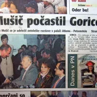 Zoran Mušič (1909-2005), eden največjih slikarjev druge 
polovice 20. stoletja, se je kljub visoki starosti (leta 2003 je 
imel 94 let) na veliko veselje organizatorjev osebno udeležil 
antološke razstave, ki so mu jo pripravili v goriški palači 
Attems - Petzenstein.