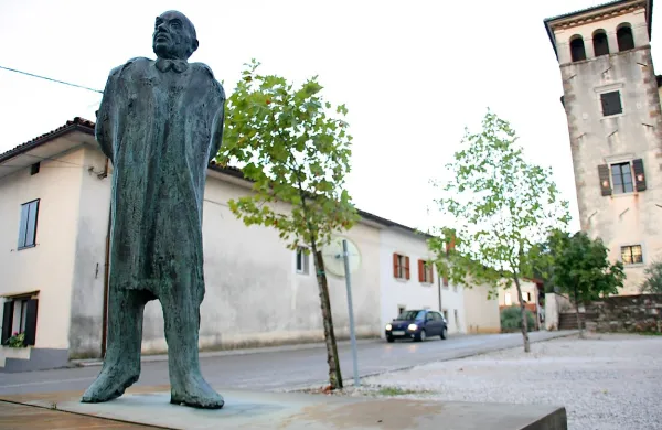 Kip Alojza Gradnika bodo prestavili pred šolo, ki bo nosila 
njegovo ime. 