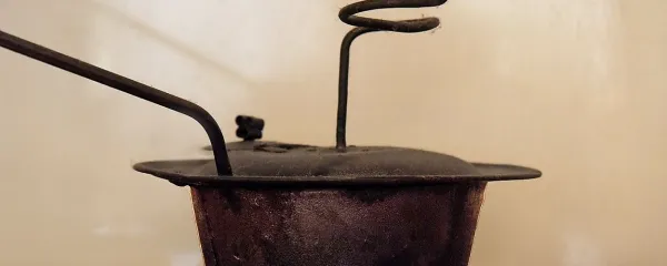 Naše none so kavo pražile doma.  