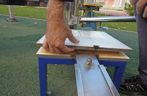 Ob dotrajani fitnes napravi si je že marsikdo priščipnil prst.