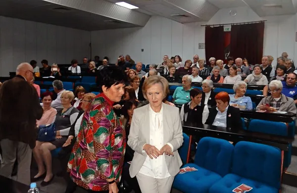 Marija Vegelj Pirc in Milena Pegan Fabjan (v ospredju, z desne) na petkovi prireditvi. 