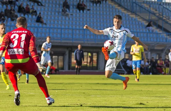 Rifet Kapić je z lobom ukanil celjskega vratarja za prvi gol 
Gorice. 
