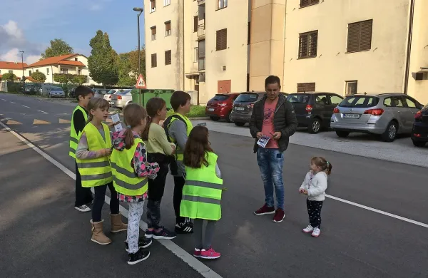 &Scaron;olarji so opozarjali pe&scaron;ce in pisali starim star&scaron;em