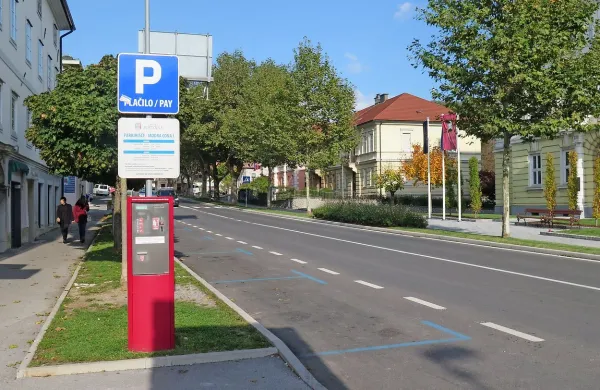 Kmalu parkirne ure namesto listkov