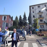 Zadnji dogodki sredi Portoroža so vzbudili pozornost domačinov. V ospredju fotografije je Slavko Ivančić.