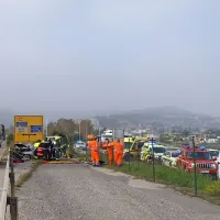 Oplazil kombi in prebil ograjo